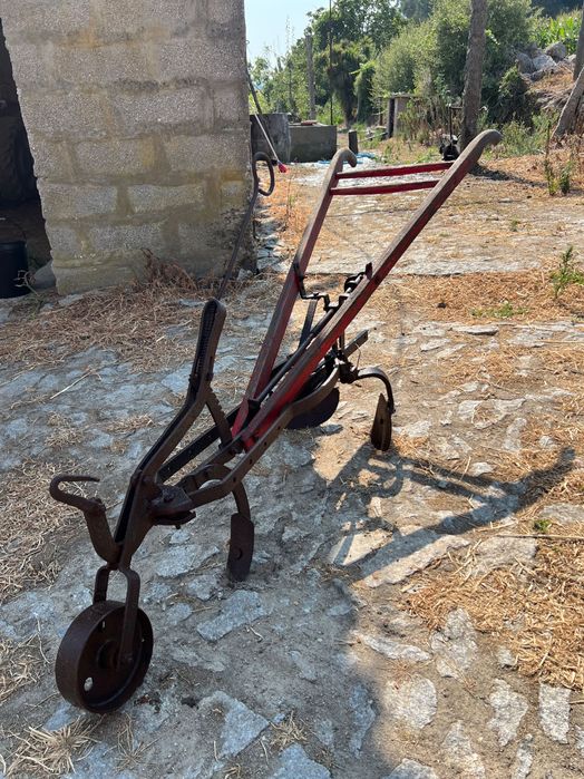 Antiguidade - alfaia agrícola