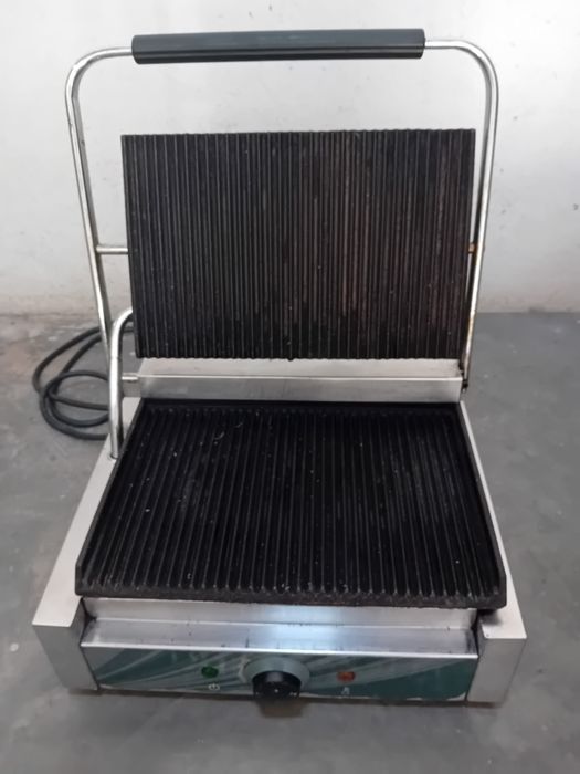 Grelhador profissional AMITEK 2016 ITÁLIA  Power  watt 2200 Stainless