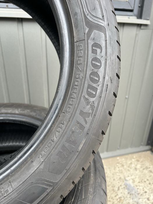 Літні шини 235/50/19С 111/109T GoodYear Cargo 2 цешка вантажні