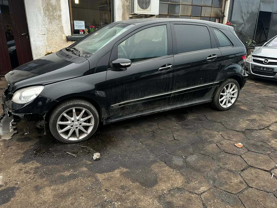 mercedes B180 na części