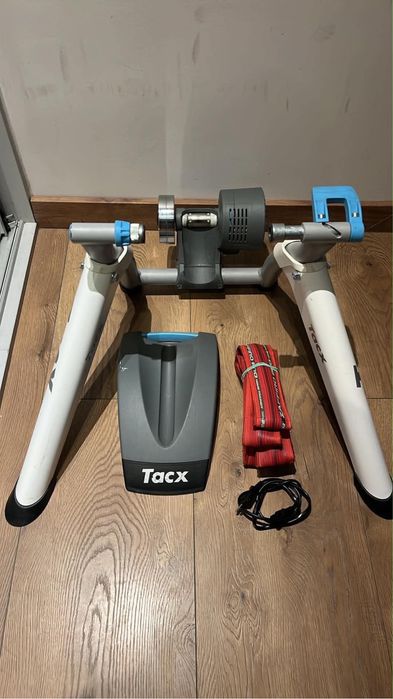 Trenażer rowerowy Tacx Flow Smart Plus - interaktywny