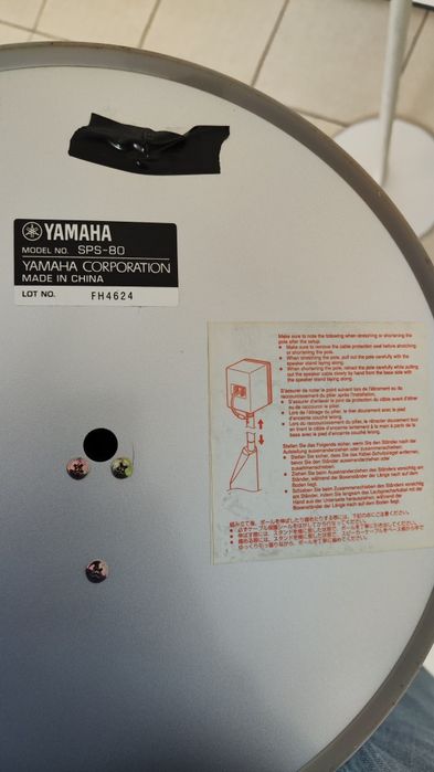 Suportes para colunas Yamaha