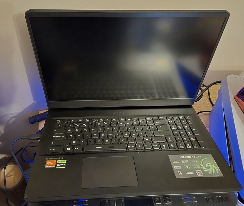 Portatil Gaming MSI Alpha 17 AMD Ryzen 9 7945HX/64GB/2TB SSD/RTX 4060