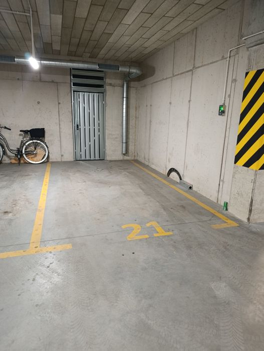 Wynajmę miejsce parkingowe wraz z komórką lokatorska