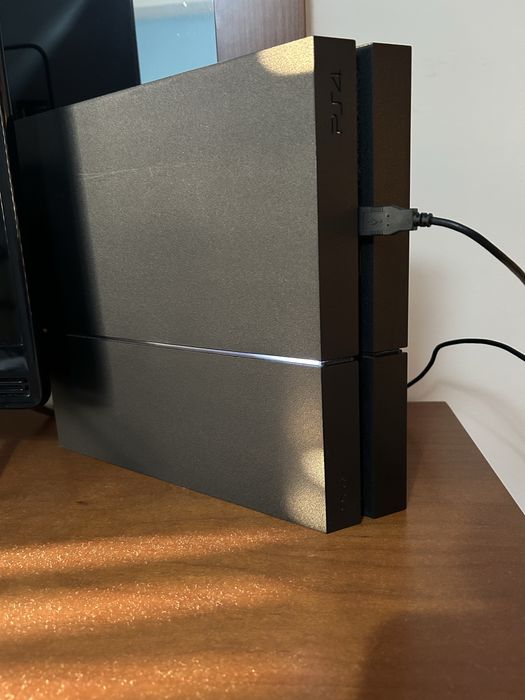 Vendo Setup Gaming Completo em excelente estado (PC/Monitor/PS4/Mesa)