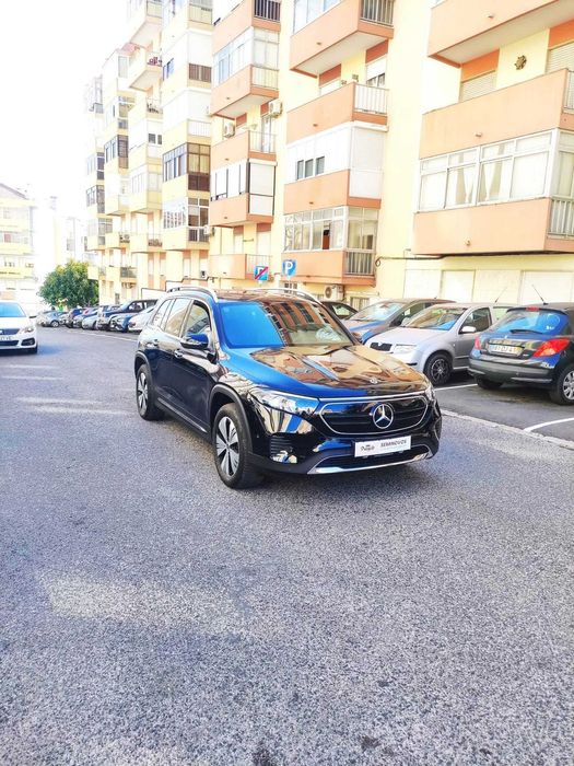 Mercedes-Benz EQB 250 – Electric Luxury SUV!