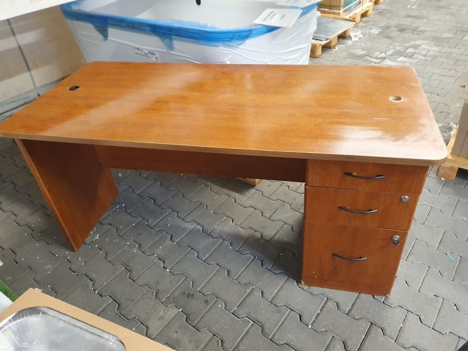 Solidne biurko drewniane 167x75x77