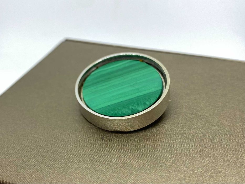 Piękna broszka białe złoto p.585, waga 14.10g