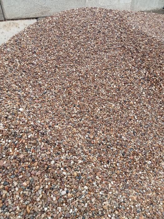 Kruszywa drogowe, żwiry, grysy, piaski, ziemia siana, przekrusz beton