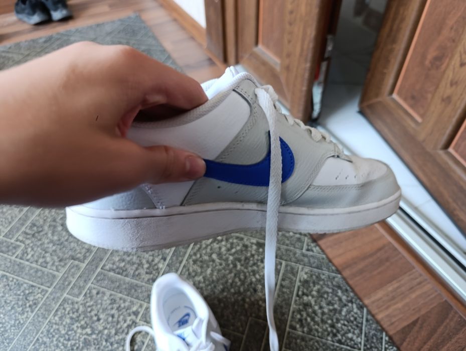 Продаю оригінальні кросівки Nike 42 розмір Відправляю тільки новою пош