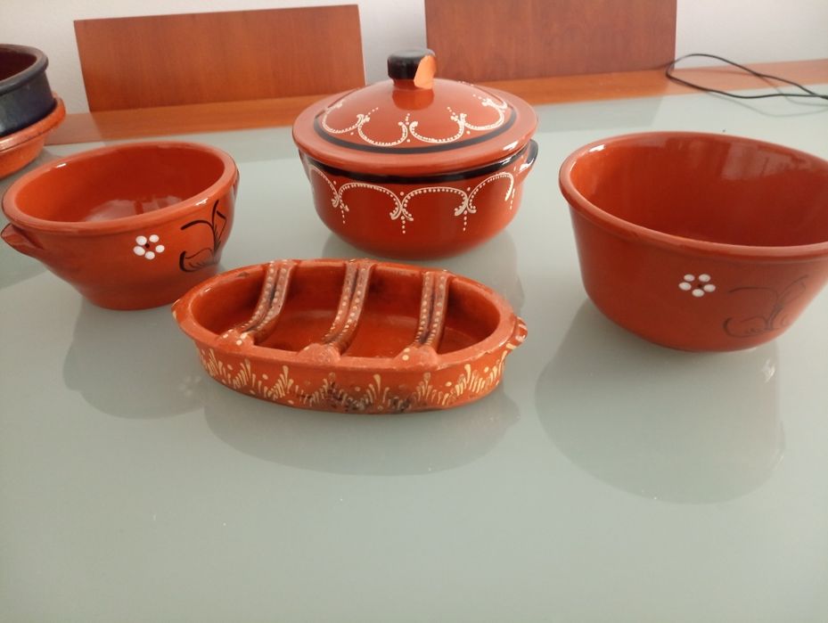Loiça em Barro tradicional: PratoS serivacaia, CaçarolaS,  Panelas,  Taça , Assador