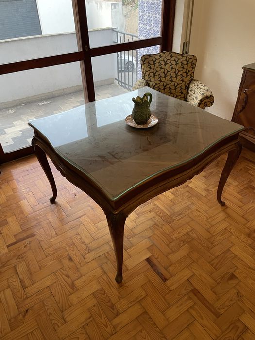 Mesa antiga em madeira entalhada - extensivel
