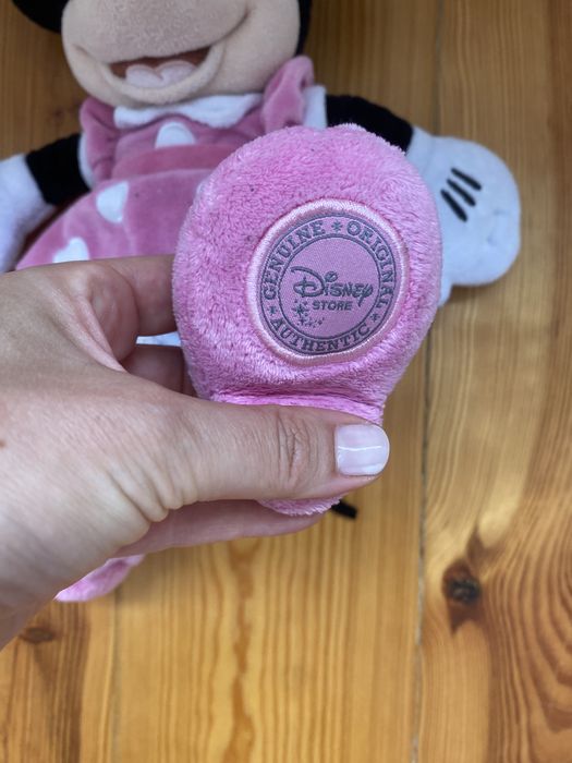 Minnie oficial, Disney stores