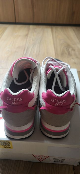 Sneakersy marki Guess