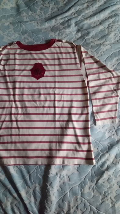 Blusa de riscas bordeaux com botões