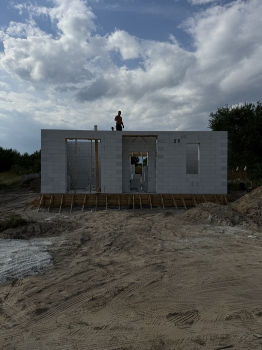 Бригада будівельників,Бомбомховища,фундамент Дах