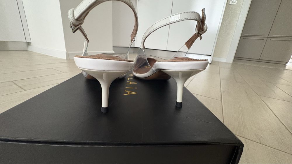 Босоніжки Alaia, в білому кольорі