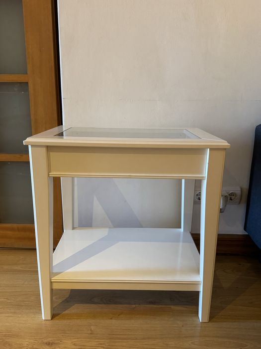 Mesa de canto com tampo vidro