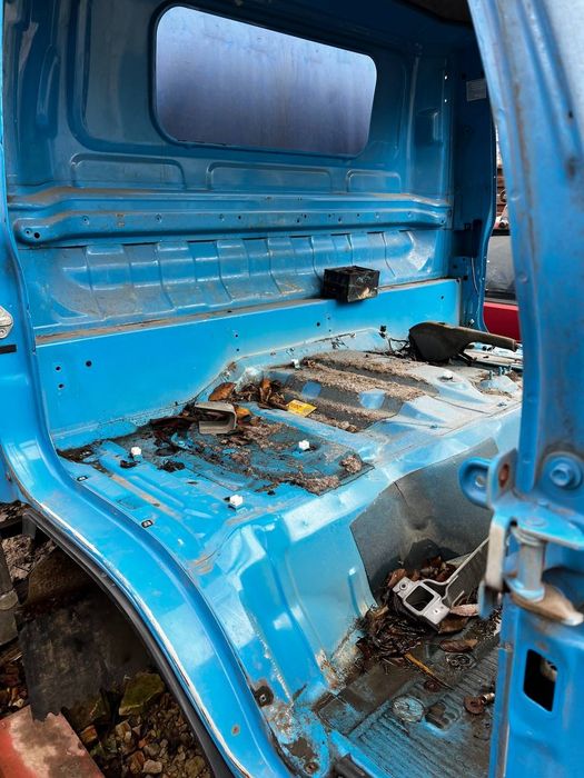 Разбираю Исузу NQR 71  Исузу кабина,балка