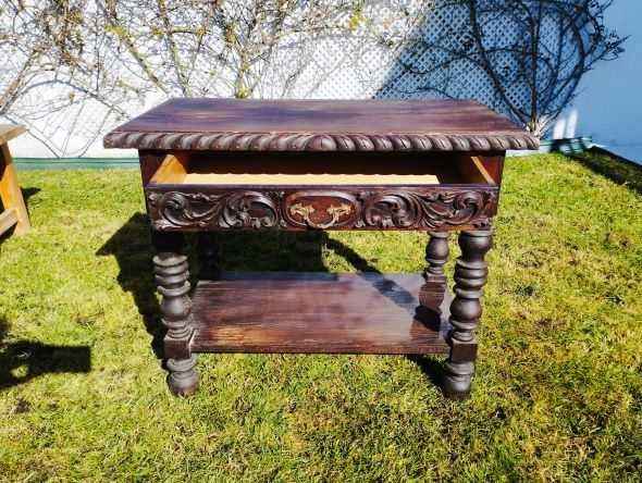 Mesa antiga trabalhada
