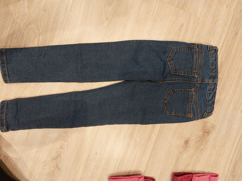 Sprzedam spodnie rozmiar 110 slim