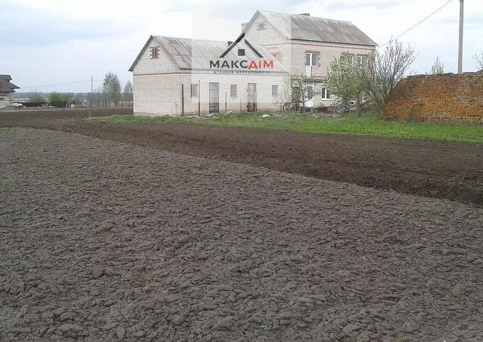 Продам будинок з земельними ділянками