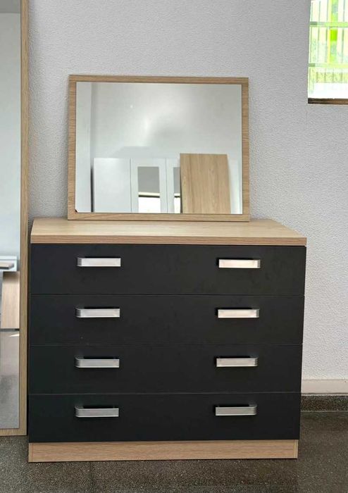Liquidação! Cómoda + Espelho + Portes por 157€!