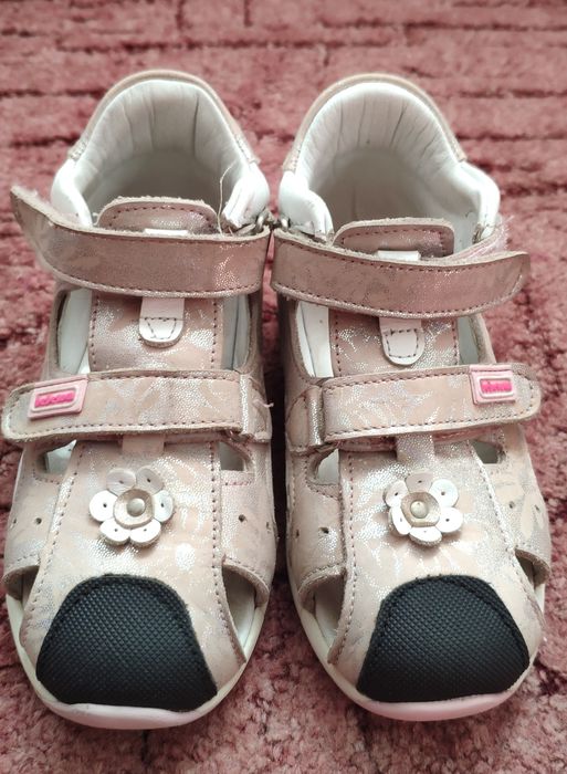Продам босоножки на девочку