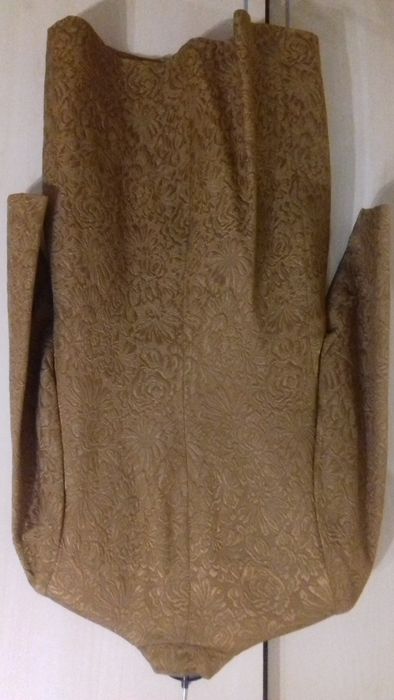 Conjunto casaco e saia cor castanho dourado SM