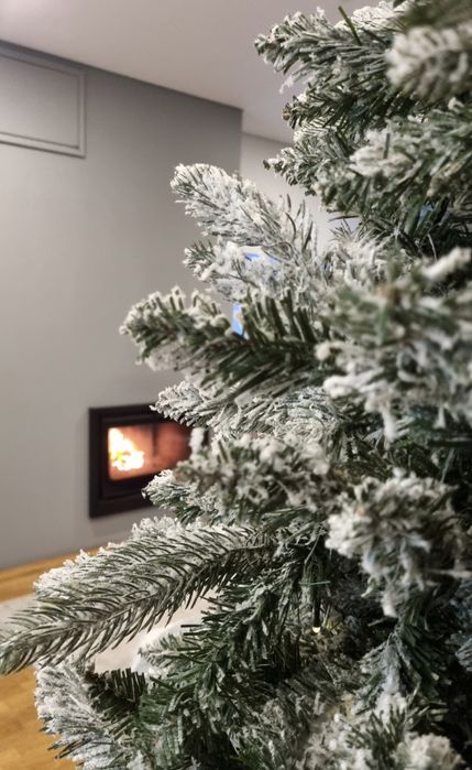 Árvore de Natal com neve