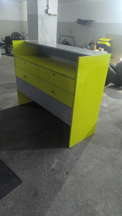 Balcão de loja bastante resistente64176773892482124