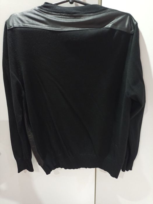 Кофта нарядная на молнии.