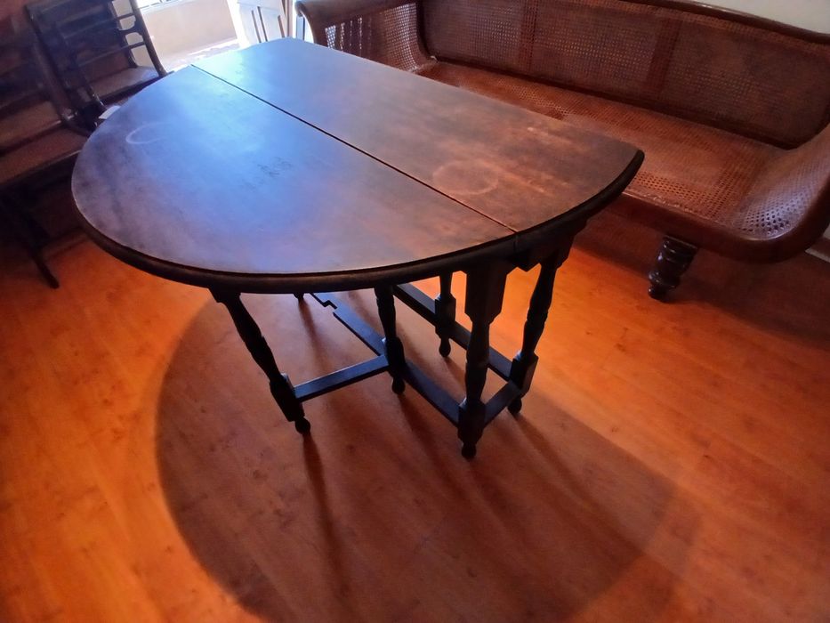 Mesa de Abas Articulada  em Madeira Maciça