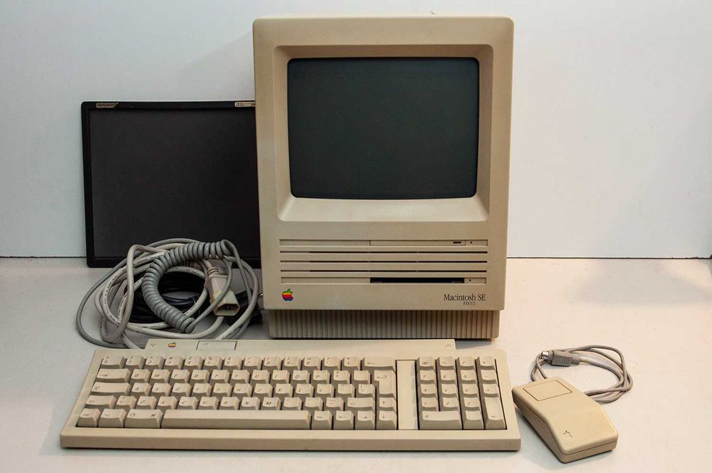Apple Macintosh SE 1988 vintage computer64297816853889121