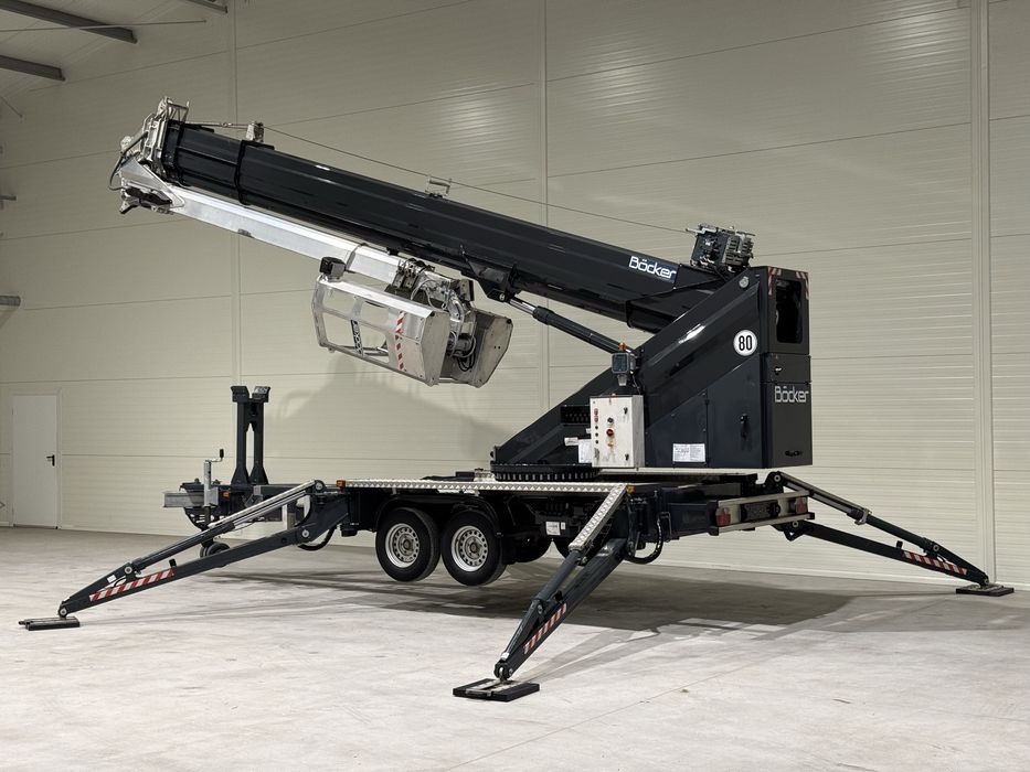 Dźwig dekarski Böcker AHK 36/2400 żuraw ciesielski