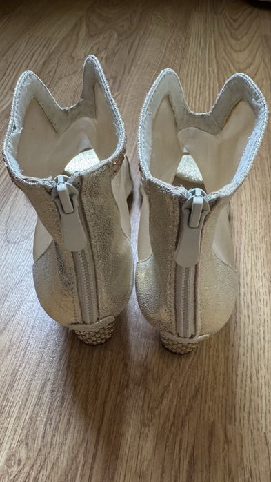 Продам босоножки