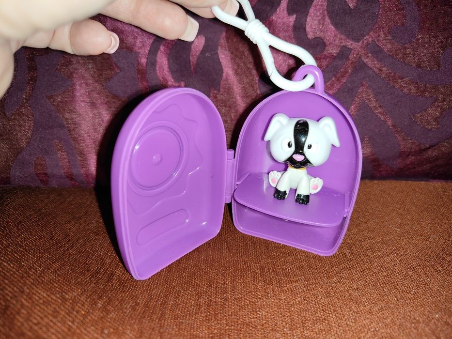 Kuferek z figurką pieska dla dzieci.