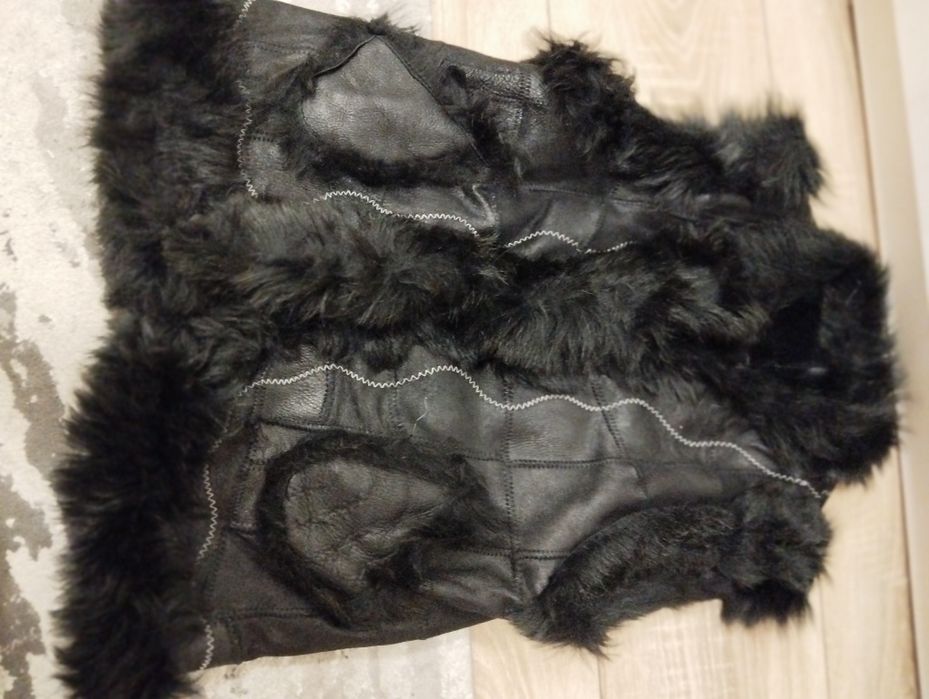 Жилєтки,безрукавки на овчині , на 3-5 років рокі