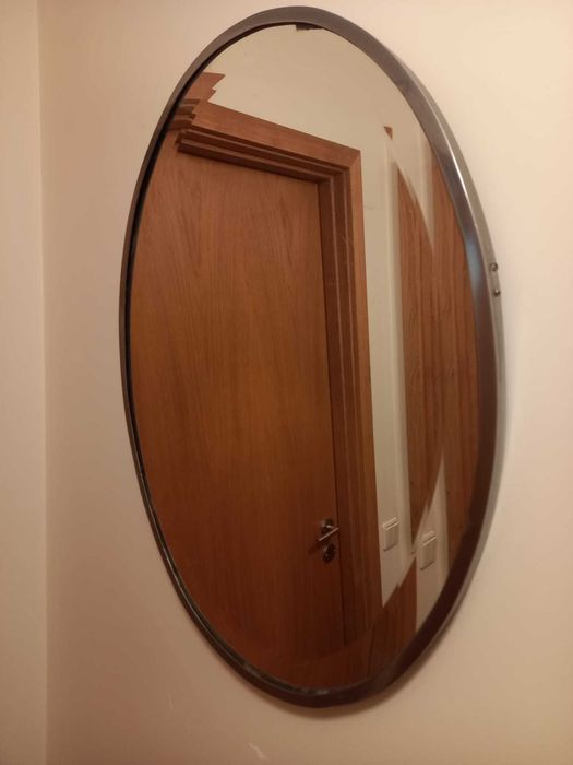 Espelho oval com moldura em metal, vintage