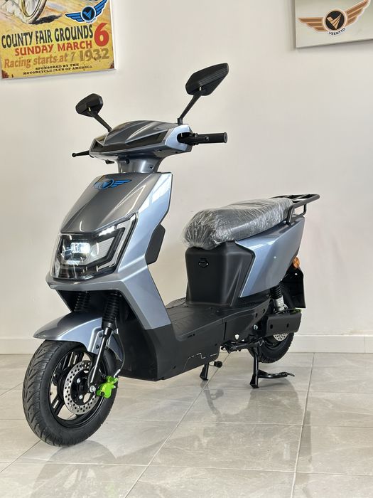 NICE SCOOTER, ALTA PERFOMANCE 100%elétrica e sem carta! Bateria de lítio 60volts removivel. Topo de gama!