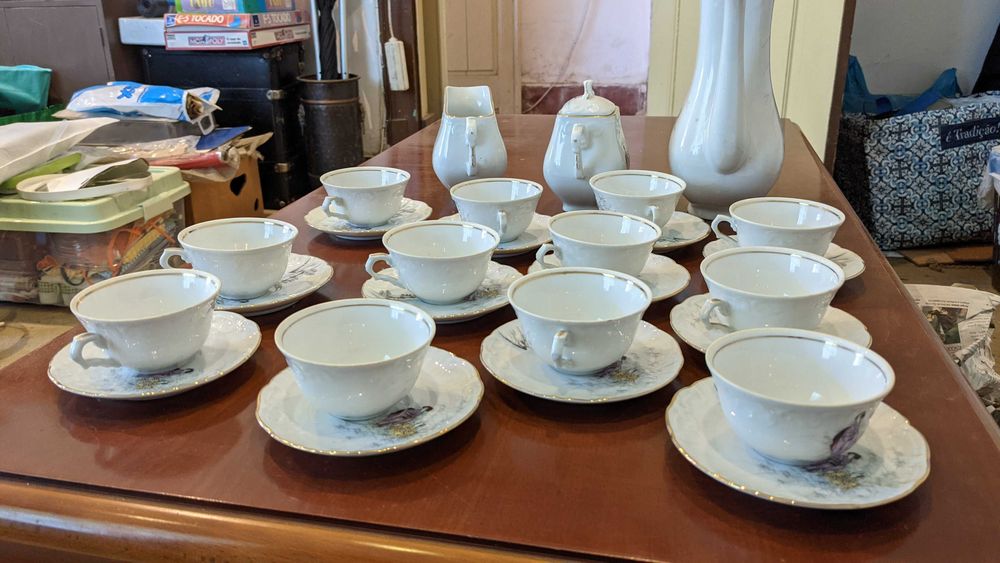 Serviço chá Vista Alegre composto por 15 peças