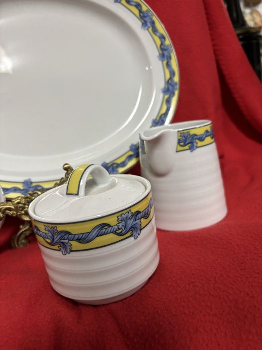 Conjunto de travessa , acucareiro e bule