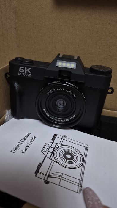 Новий цифровий фотоапарат 5K Ultra HD (75 МП, 16x Zoom) + ретро-чохол та карта 64 ГБ