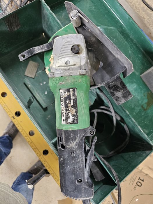 Bruzdownica Hitachi