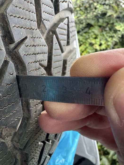 Opony zimowe uzywane nokian 225/45/r17