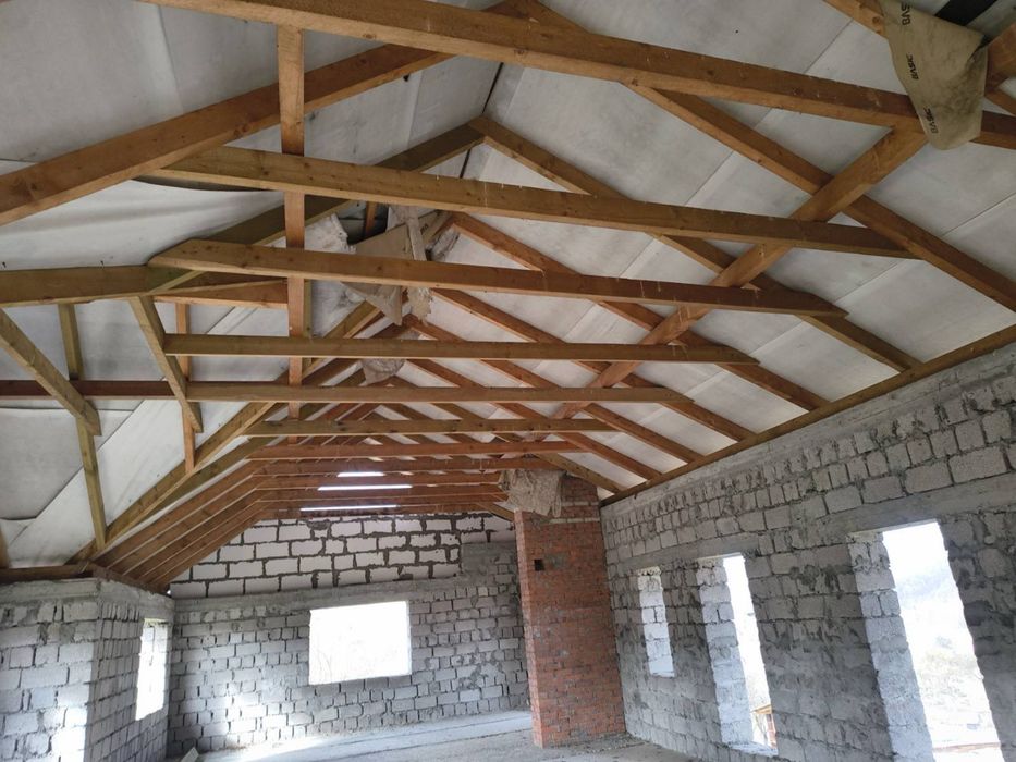 Продається 2-х поверхова забудова під готель в с. Солочин