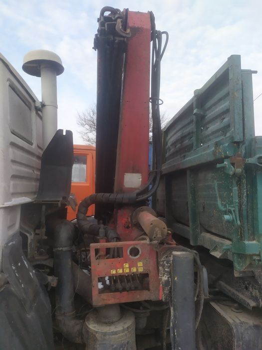 Камаз, маніпулятор, самосвал.