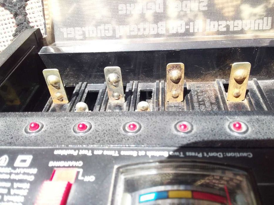 Зарядное устройство для батареек и аккумуляторов