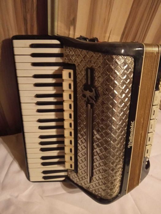 Akordeon Weltmeister Gigantilli V 120 basów z futerałem