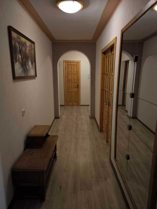 Здам простору 3-кімн квартиру з косм ремонтом у тихому центрі міста.